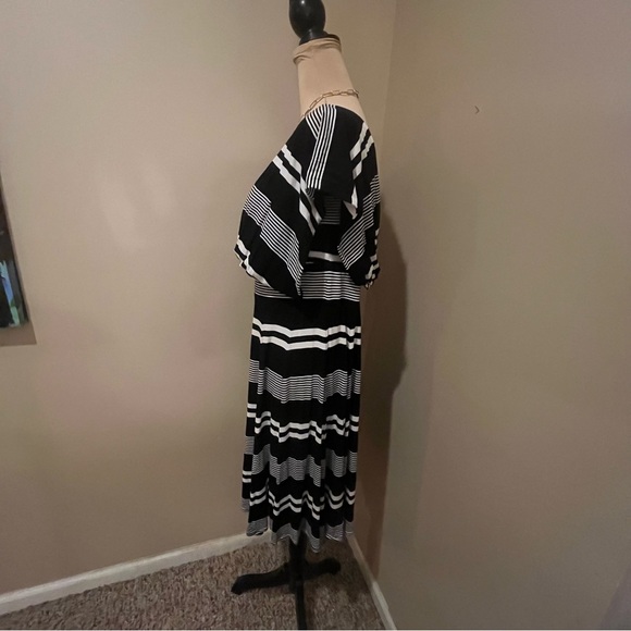 WHBM convertible dress (sleeveless, two shoulder, one shoulder) Size 14 - Picture 6 of 10